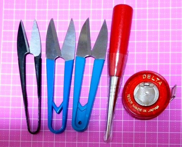 ◆昭和レトロ クラフト 手芸 ソーイング お裁縫用具 メジャー×1 糸切りバサミ×3 目打 穴あけ×1 計5セット◆