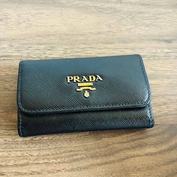 PRADA キーケース サフィアーノレザー
