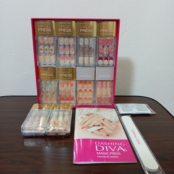 4-260 DASHING DIVA MAGIC PRESS ネイルチップセット