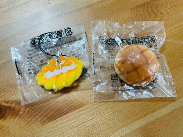 菓子パンストラップ カプセルトイ ガチャガチャ メロンパン ふんわり菓子パン