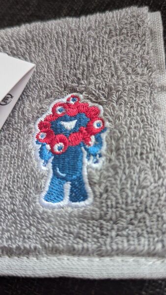 ミャクミャク刺繍入ハンドタオル グレー