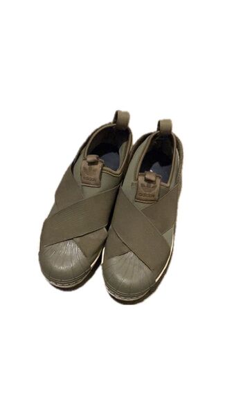 adidas スリッポン スニーカー カーキ オリーブ サンバ