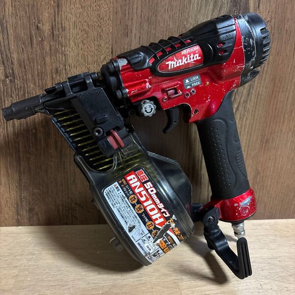 マキタ高圧エア釘打ち機 50㎜完動品