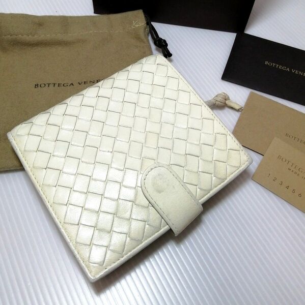 ★BOTTEGA VENETA★レザーウォレット イントレチャート クリームホワイト 高級本革 二つ折り財布