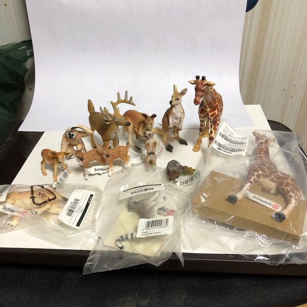 Schleich シュライヒ 動物フィギュア まとめ売り キリン シカ カンガルー キツネザル ヤマネコなど 13個セット