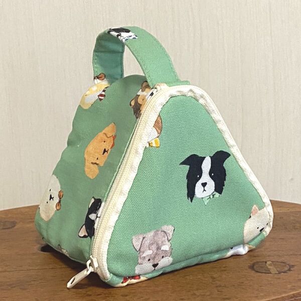 保冷保温おにぎりポーチ 蝶ネクタイわんこ 保冷袋 お弁当袋 ハンドメイド548