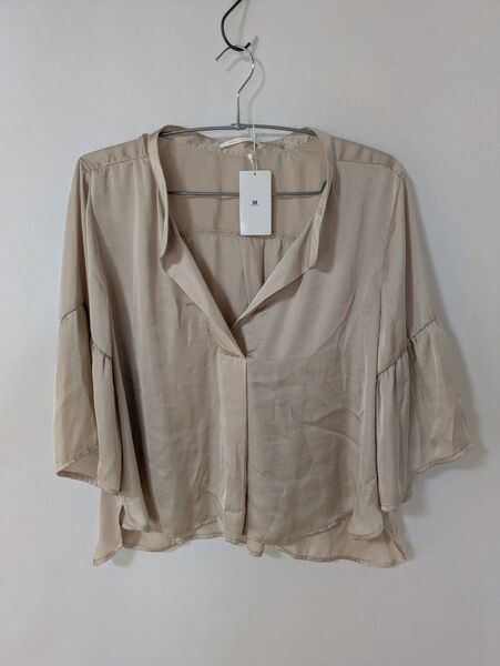 【タグ付き】items URBAN RESEARCH アーバンリサーチ 光沢 フレア袖 スキッパー ブラウス ベージュ F
