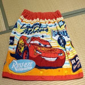 カーズの60cmラップタオル♪ お子様のお風呂上がりの巻きタオルとして、スイミングやプールタオルにおすすめ!