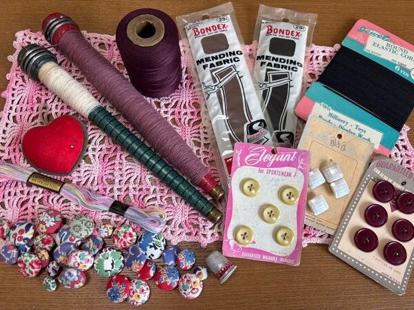 アンティーク 手芸用品 まとめ売り ピンク系 アメリカ ボタン スプール 指抜き