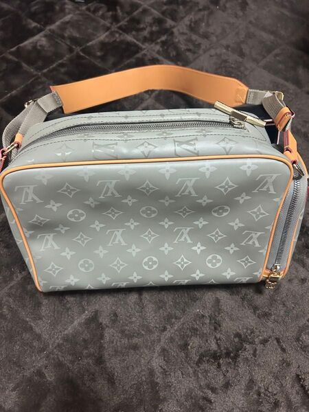 希少モデルLOUIS VUITTON ルイヴィトン ショルダーバッグ グレー