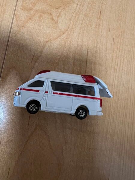 トミカ 救急車 おもちゃ 知育玩具