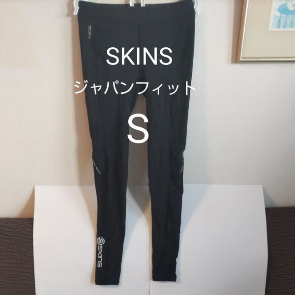 SKINS A200 ロングタイツ 黒 スキンズ レディース ロゴ割れあり Japanフィット Sサイズ ( XS )