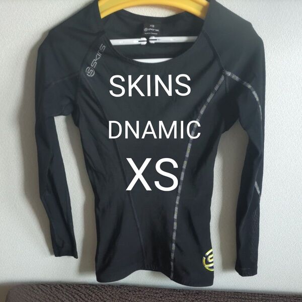 美品 SKINS スキンズ DNAmic ウィメンズ ロングスリーブトップ アンダーウェア BKYL XS 長袖 レディース