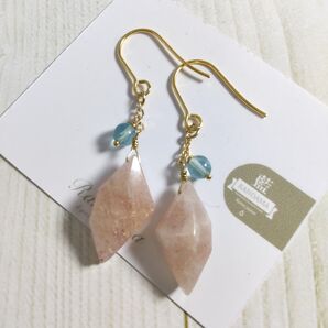 スピンドルカット ピーチムーンストーンのシンプル天然石ピアス