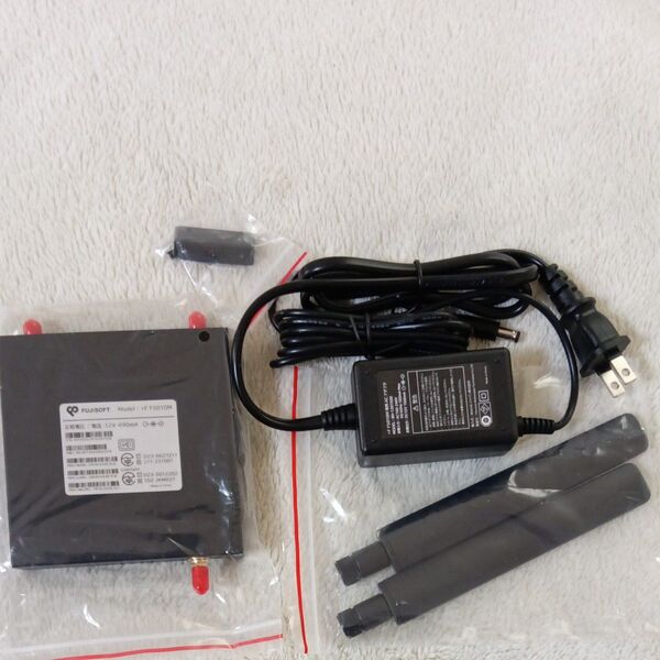 富士ソフト LTEモジュール内蔵M2Mルーター +F FS010M
