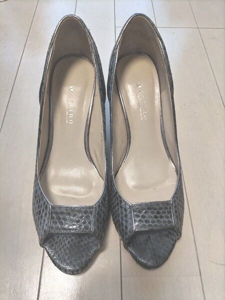 Mode et Jacomo carino モードエジャコモ カリーノ パイソン オープントゥ パンプス