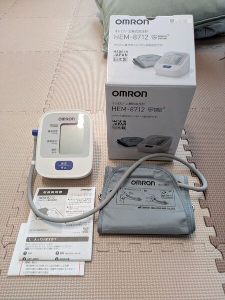 【超美品・取説と購入証明書付】オムロン血圧計 上腕式HEM-8712 OMRON