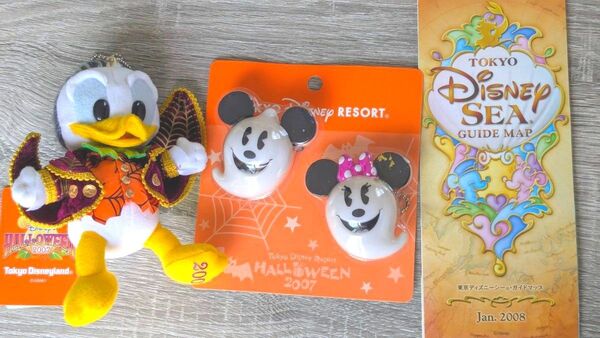 【ハロウィン】 ドナルドダックぬいぐるみ、未使用ライティングバッジ2個セット ディズニー ぬいぐるみ