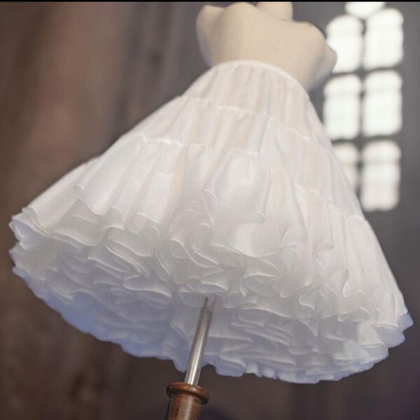 パニエ 白ホワイト メイド コスプレ ふわふわ ボリューム ワンピース 結婚式 ドレス