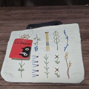 LA MERISE 刺繍入りポーチ
