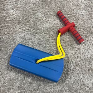 青いホッピングトイ
