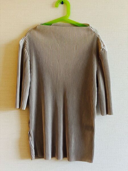 DAZY プリーツボートネックトップス ベージュゴールド M カットソー Tシャツ