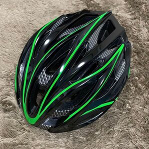 【値下げ】超軽量ヘルメット ブラック グリーンライン 頭囲調整可能 自転車 マウンテンバイク スケボー