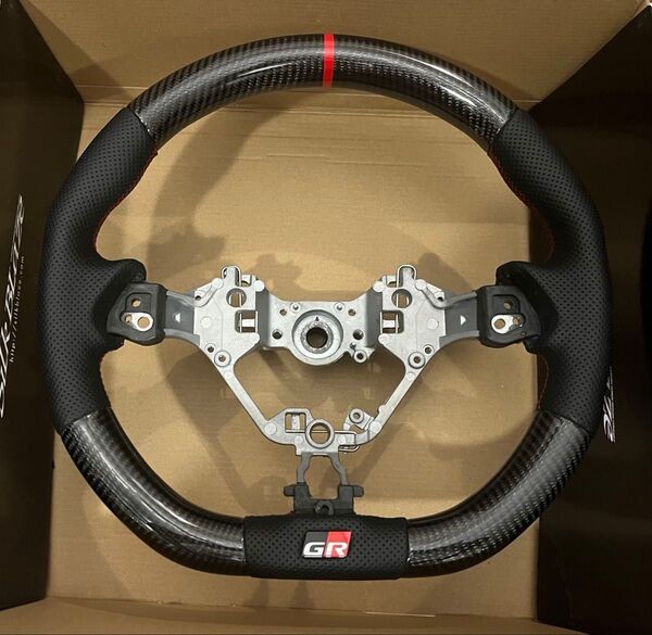 (ほぼ未使用)GR86用 シルクブレイズ スポーツステアリング パンチングレザー