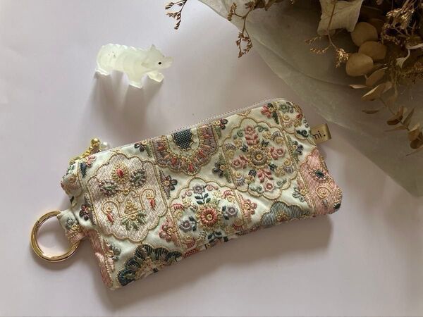 【インド刺繍*メガネ・ペン・ポーチ】インド刺繍生地両面使用/くすみピンク裏地/カラビナ・パールチャーム付き】