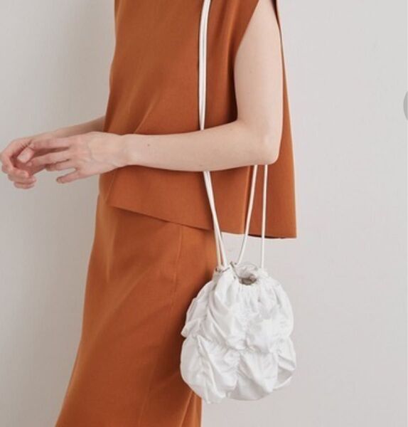 【emmi atelier】シャーリングギャザーショルダーバッグ
