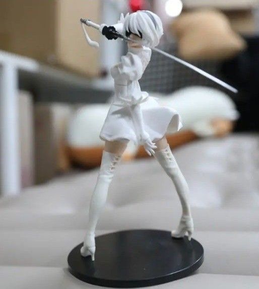 ニーア オートマタの2B ヨルハ二号B型のフィギュア(白)