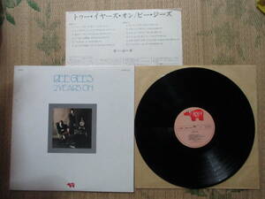 LP Bee Gees[2 YEARS ON] domestic record MW2151 obi less beautiful record become . jacket. . side .1cm scratch jacket * explanation *... some stains 