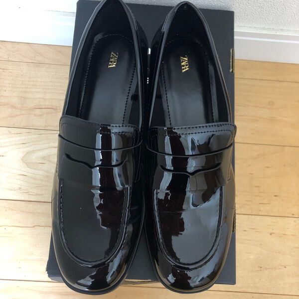 ZARA エナメルローファー 黒 ブラック