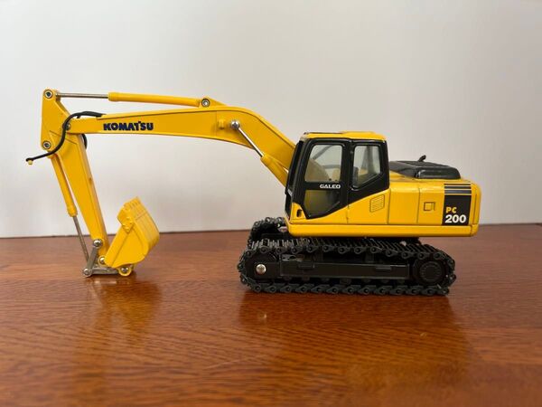☆希少KOMATSUコマツ パワーショベル PC200 1/43 日本製 重機