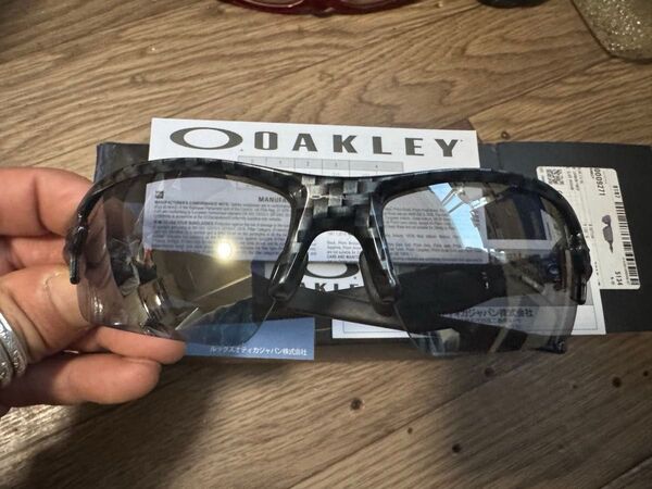 OAKLEY オークリーフラックジャケット サングラス カーボン柄 新品未使用 即日発送 FLAK2.0 長渕剛着用モデル