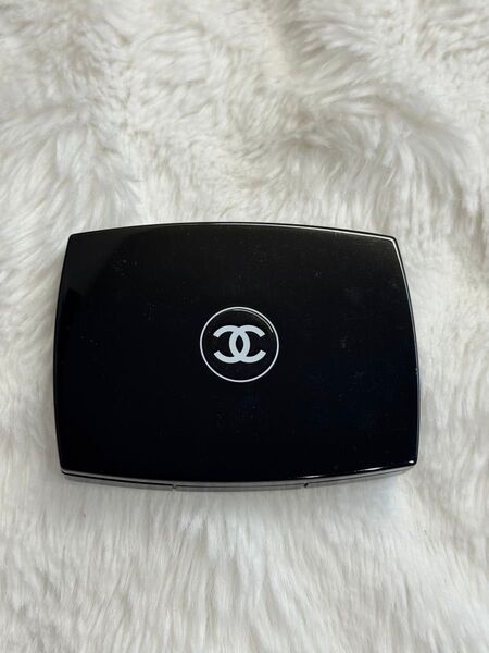 CHANEL ファンデーションケース