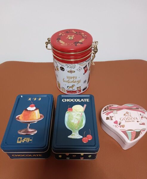 お菓子の空き缶4個セット カルディ クリスマスキャニスター缶 メリーチョコレート缶 ゴディバ ミニハート缶