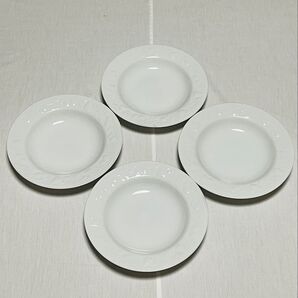 ノリタケ Nittoの新品未使用 白無地にフルーツ彫刻 約22㎝のパスタ皿4枚