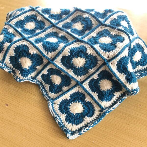 お花モチーフ ハンドメイド マルチカバー かぎ針編み モチーフ編み