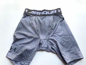 新品 アンダーアーマー ander armour★常に涼しくヒートギア メンズレイヤーパンツ ウロコ SM UNDER ARMOUR