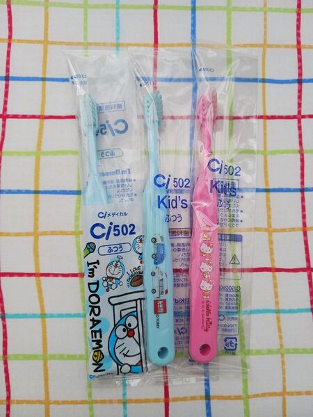 子供用歯ブラシ3本セット ドラえもん トミカ ハローキティ 502ふつう 新品未開封