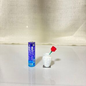 ミニチュア 花瓶と造花
