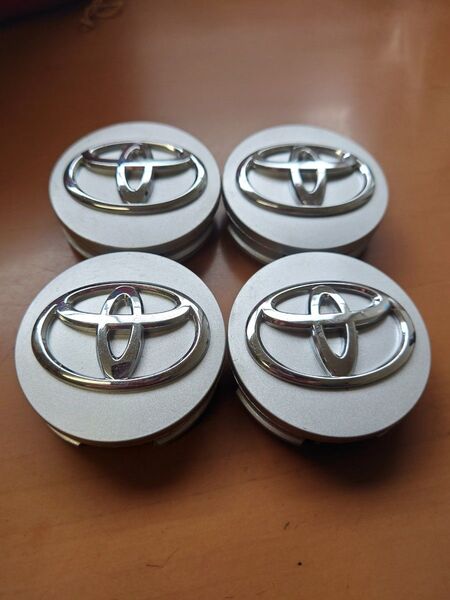 トヨタ TOYOTA トヨタ純正 センターキャップ ホイールキャップ ホイールセンターキャップ シルバー 4枚セット キャップ