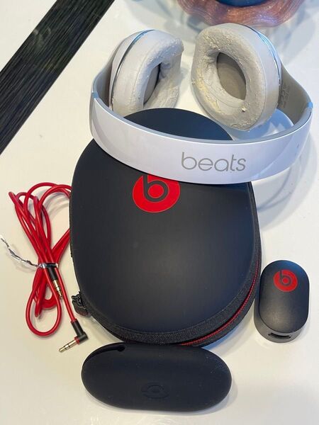 beats ヘッドフォン白