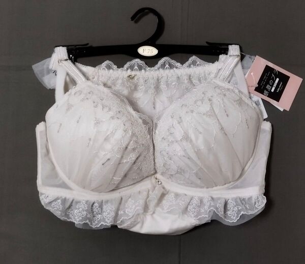 新品 ☆ tutuanna チュチュアンナ ☆ F75 感激のブラ グッと寄せて深い谷間 寄せ上げ ダブルパッド ブラ&ショーツ