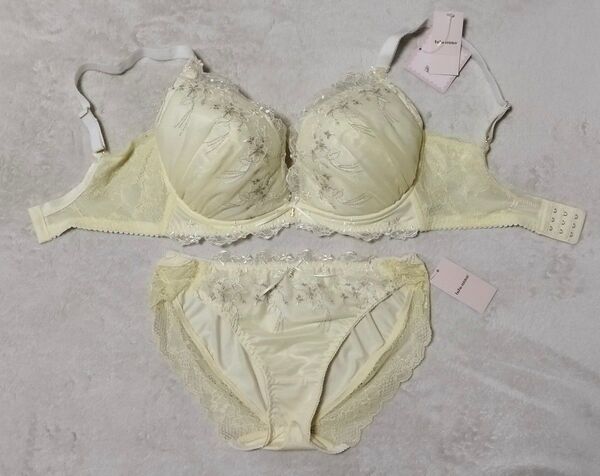 新品 ☆ チュチュアンナ ☆ H70 運命のブラ オータムカローラ ふっくら谷間でスタイルアップ 寄せ上げ 脇高 ブラ&ショーツ