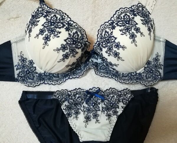 新品 ☆ Angie&Rily アンジー&リリー パリシェ ☆ E80 寄せ上げ 脇高 ブラ&ショーツ ブラジャー&ショーツ