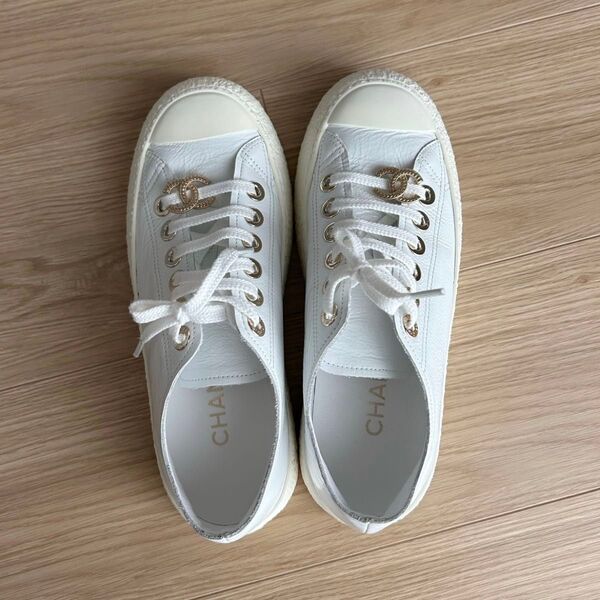 CHANEL ローカットスニーカー ホワイト レザー CCロゴ