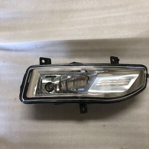 中古品 日産 セレナ フォグランプ 右 送料込み