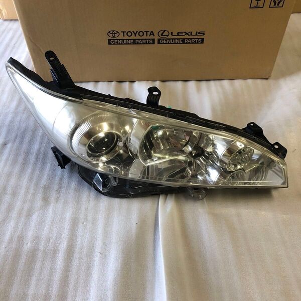 中古品 ZGE20 ウィッシュ 右ヘッドライト 81145-68080 送料込み